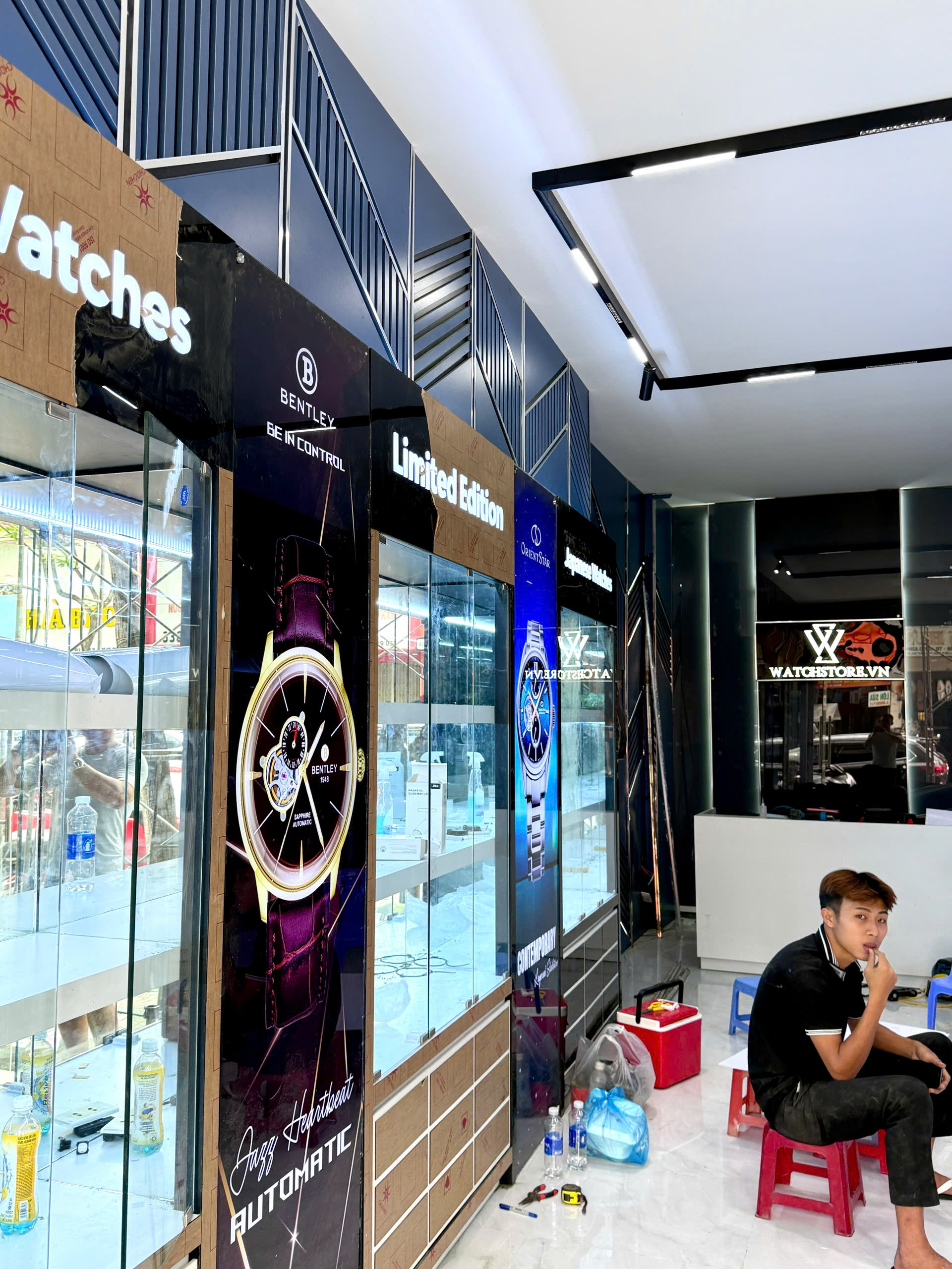 nội thất cửa hàng WatchStore Đà Nẵng